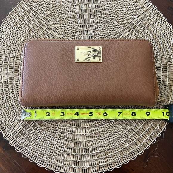 Michael Kors wallet - Picture 7 of 8